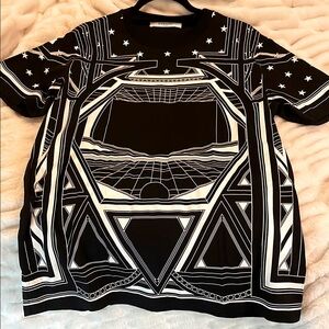 💕Givenchy TShirt Limited Edition